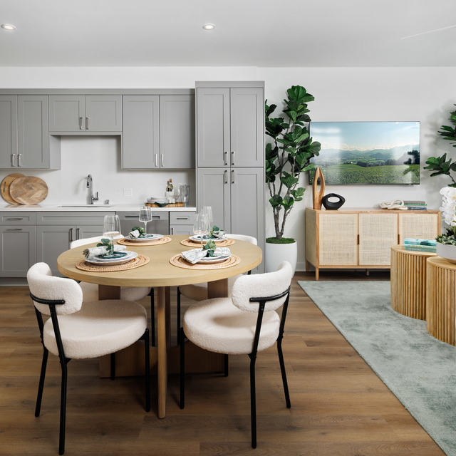 Independence in West Sacramento - Dining Area Overlooking Kitchen