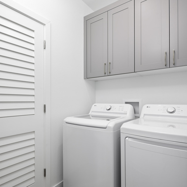 Independence in West Sacramento - Washer and Dryer Area