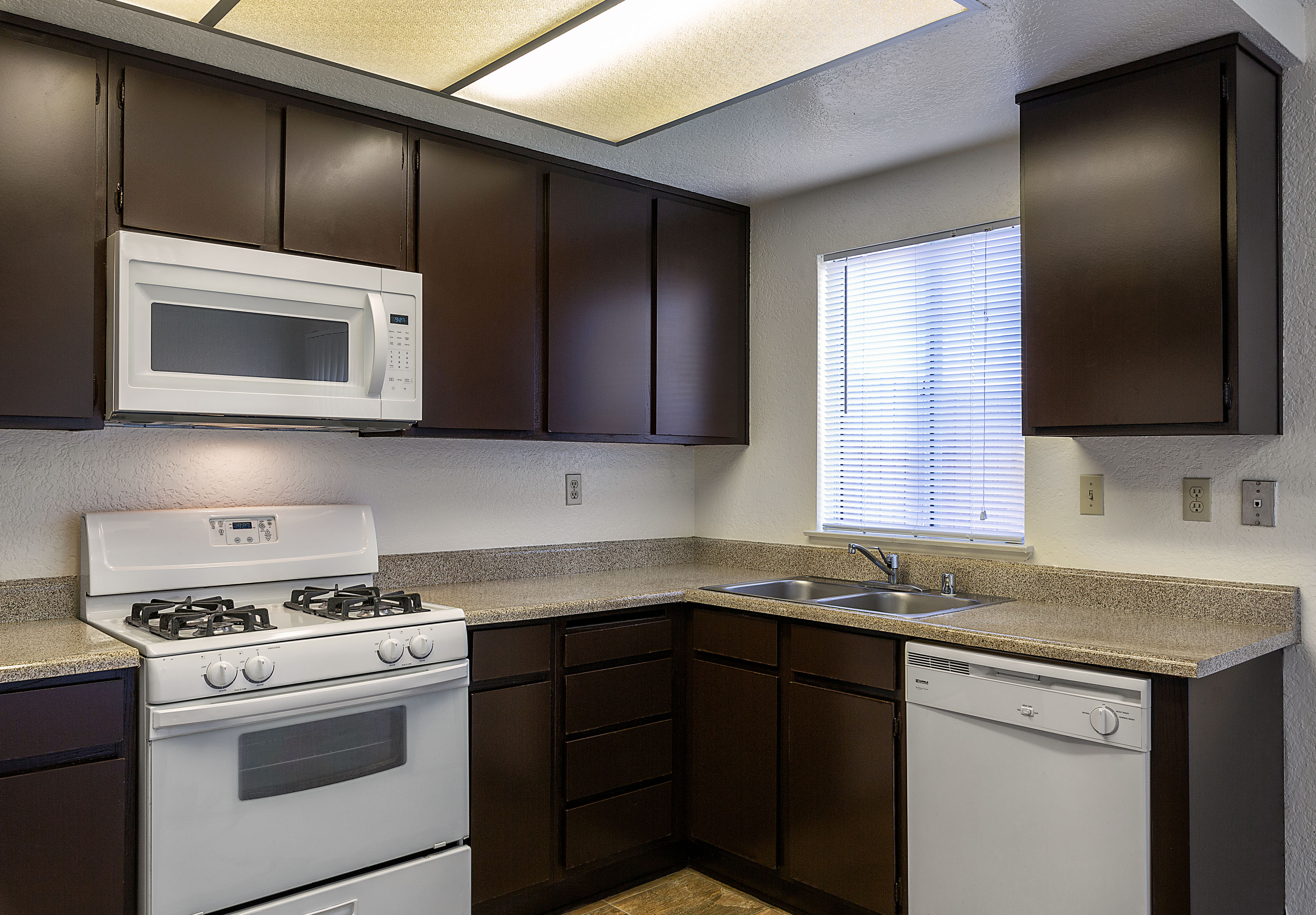 Linden Court Apartments Rialto Apartments For Rent