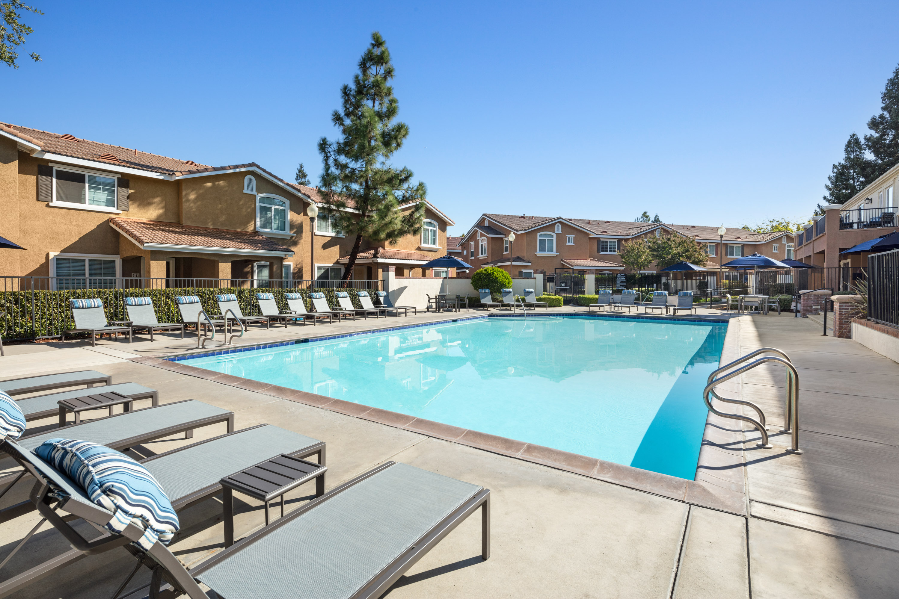 Natomas Apartments at Creekside Gallery